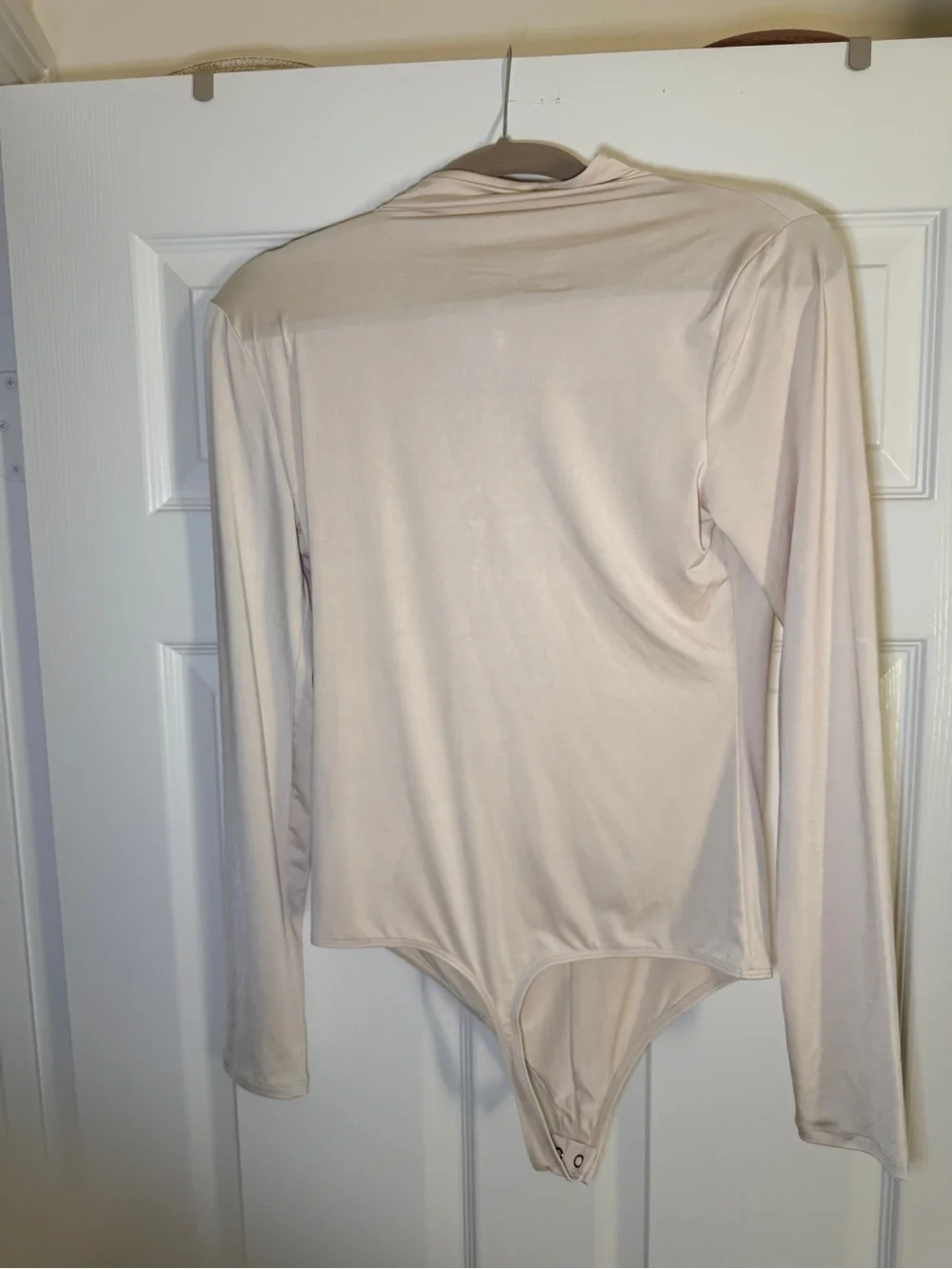 Express Cream Long-Sleeve Keyhole Bodysuit